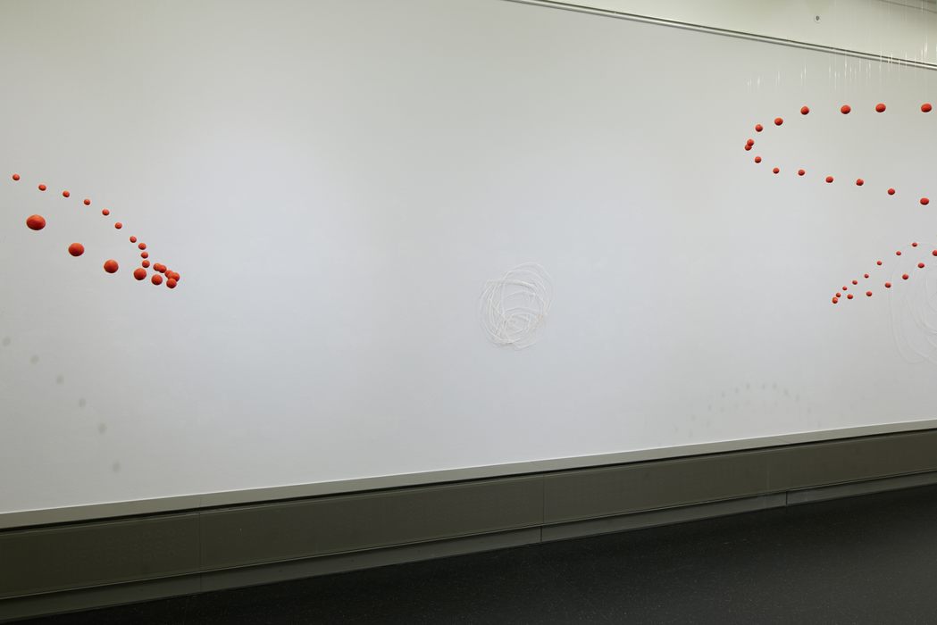 Zwischen einer Linie - Monika Grzymala & Katharina Hinsberg