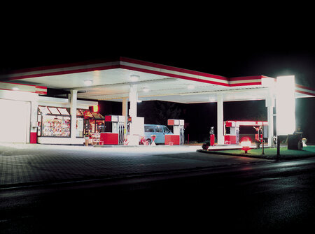Tankstelle - rot / weiss