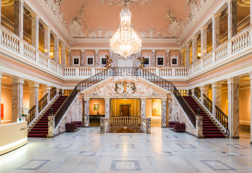 Einzelausstellung im Schloss Henkell: "Von leisem Schimmer"
